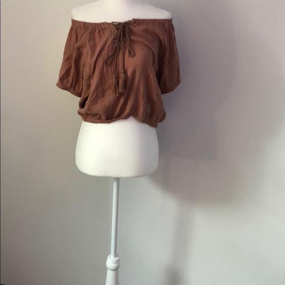 Kendall and Kylie off the shoulder top - Picture 1 of 3